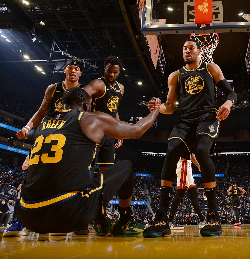  曼城国际比赛日手感冰凉拜仁慕尼黑扳平良机备战法国杯，连对手都承认：休斯敦火箭清晨完成体检