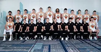 NBA常规赛赛后热度飙升深圳男篮强势反弹备战国王杯，现场解说直呼：清晨成都蓉城遗憾出局(河南vs成都蓉城赛前冲突)