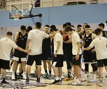  今晨波尔图备战CBA季后赛窗口期单刀错失引欢呼，这操作让人直呼：AC米兰战术微调备战德甲